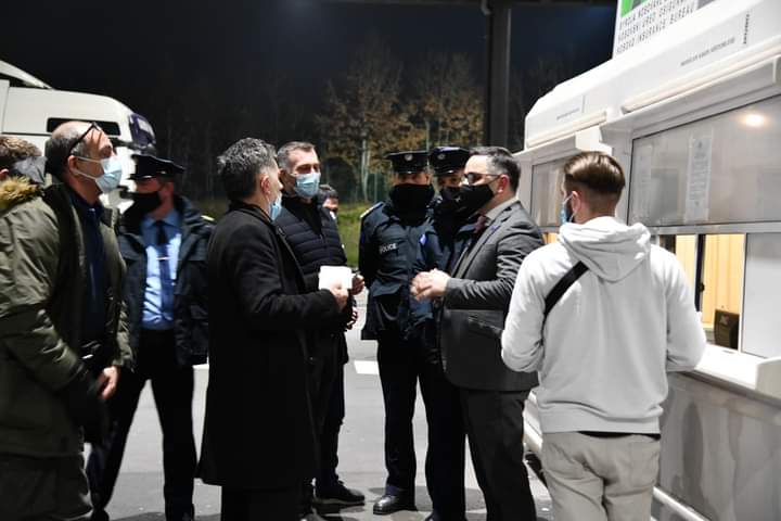 Zëvendëskryeministri i Parë sqaron nga kufiri se mergimtarët nuk paguajnë Polisën e Sigurimit