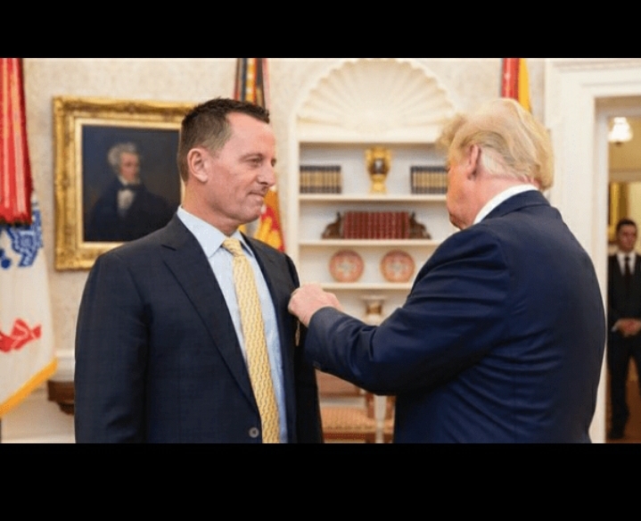 Trump e dekoron Grenellin: Mundësoi nënshkrimin historik për normalizimin e marrëdhënieve Kosovë-Serbi