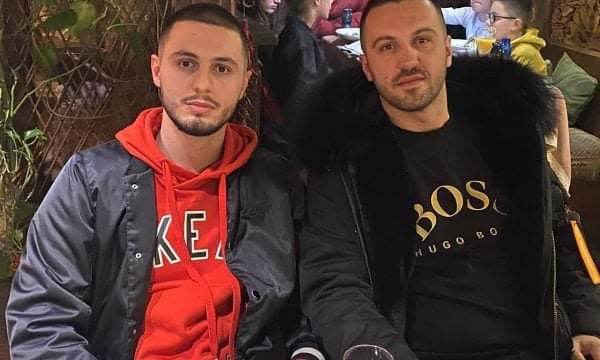 Pas vrasjes së Albert Krasniqit, vëllau i tij, Ylli, del me një njoftim për qytetarët