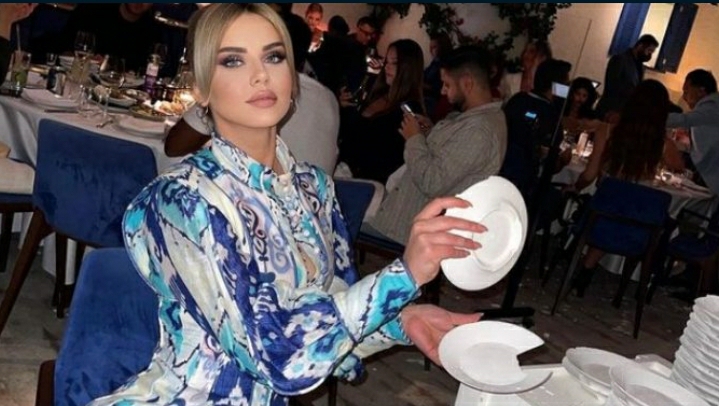 Kjevina poston foton e “sheikut” që po e shoqëron në pushime