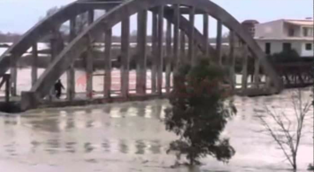 Nis evakuimi i familjeve/ ALARM NË NOVOSELË, niveli i Vjosës në pikë kritike