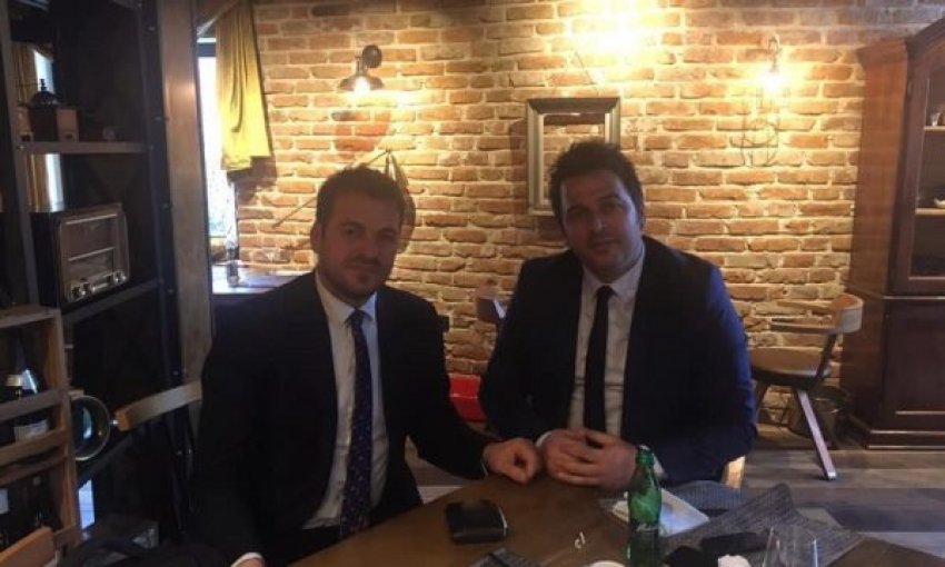 Gazmend Muja i del në krah vëllaut: Do ta mbështes gjithmonë Armendin