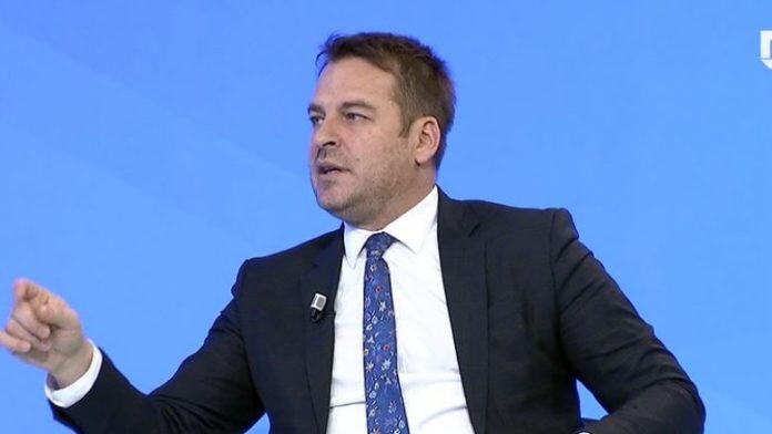 Armend Muja: Votuesit kanë dy zgjedhje – Albin Kurti e Vjosa Osmani në një anë dhe Isa Mustafa e Hashim Thaçi në anën tjetër