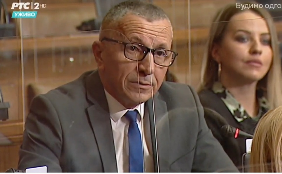 Fjalimi i parë shqip në Kuvendin e Serbisë, Kamberi replikon me Daçiqin