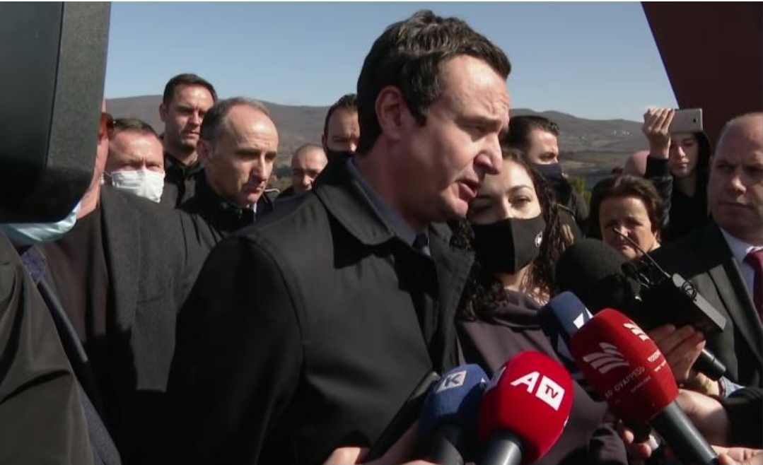 Kurti e Osmani bëjnë homazhe në Likoshan e Qirez: Drejtësi për viktimat