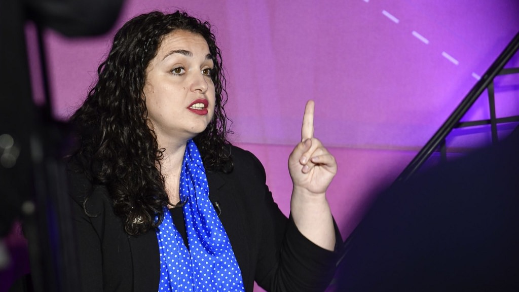 Vjosa Osmani: Avdullah Hotit s’i besojnë as bashkëpartiakët e tij