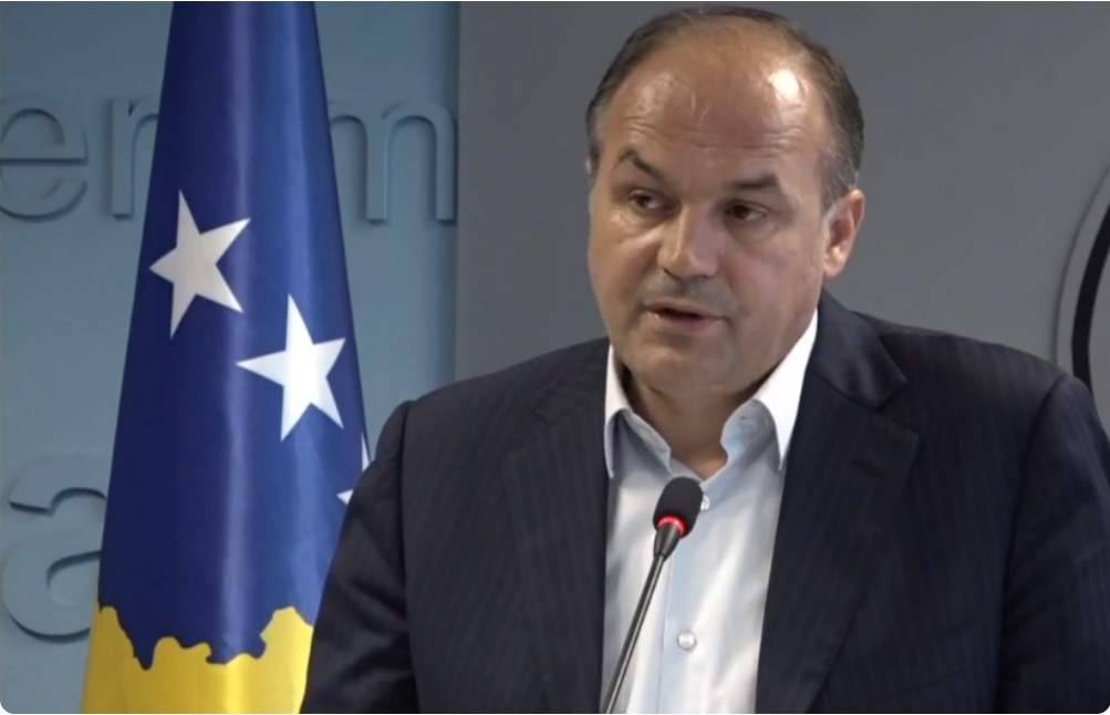 Enver Hoxhaj deklarohet pas takimit me Albin Kurtin e Vjosa Osmanin
