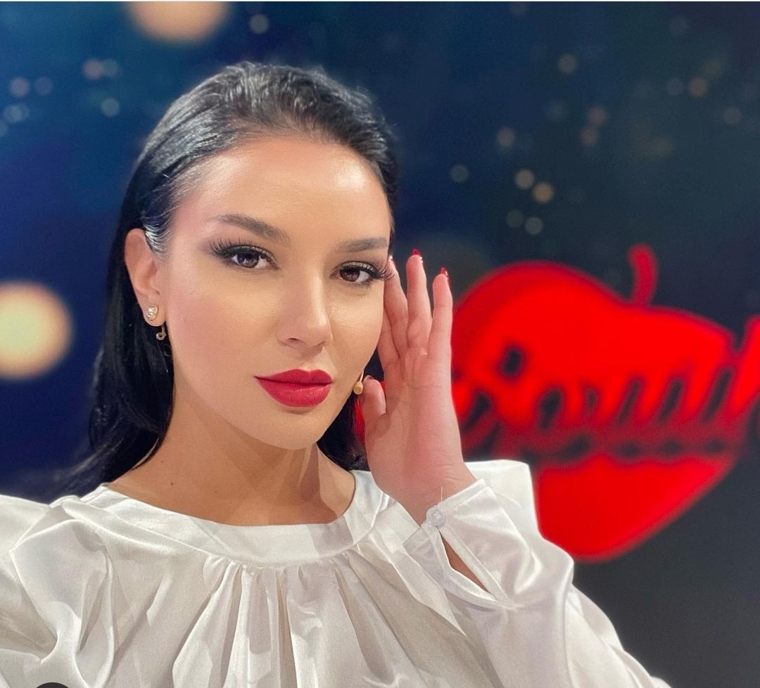 Bora Zemani më e dashuruar se kurrë! Publikon foto ‘intime’ me të dashurin