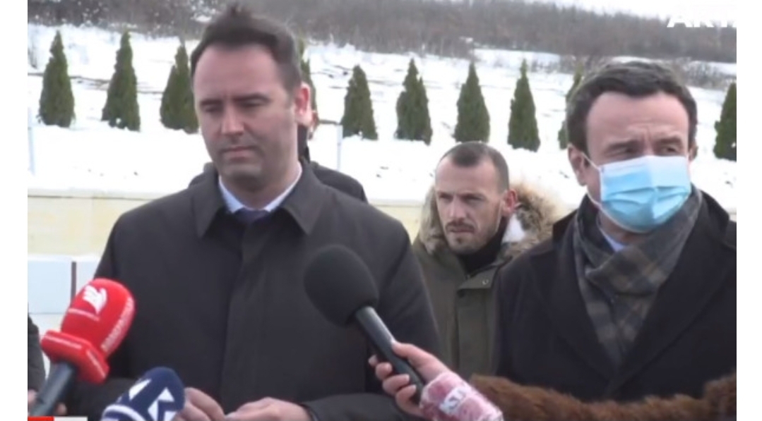 Kurti e Konjufca në Prekaz: U kthyem te kryeqyteti i ngritjes sonë kombëtare