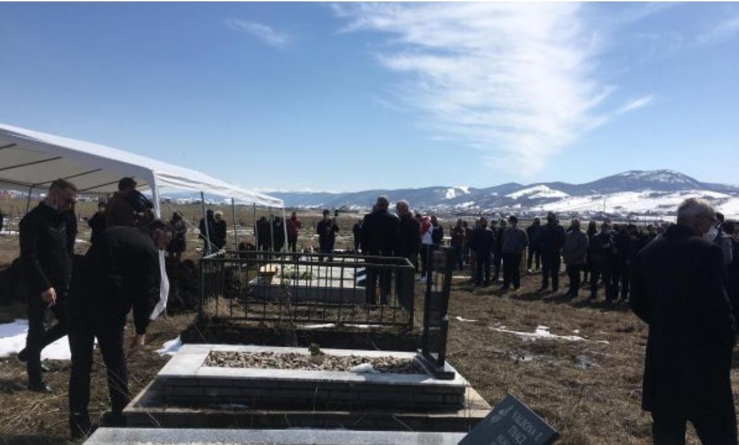 Nis ceremonia e varrimit të Rasim Thaçit-Cimës
