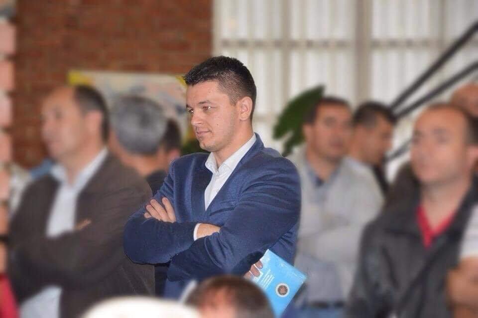 Zyrtari i AAK-së: Deputetët tanë duhet të qëndrojnë në sallë kur të votohet për Qeverinë dhe presidentin