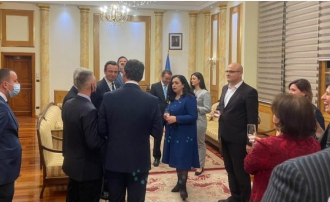 Kurti, Osmani e Konjufca festojnë pas formimit të institucioneve