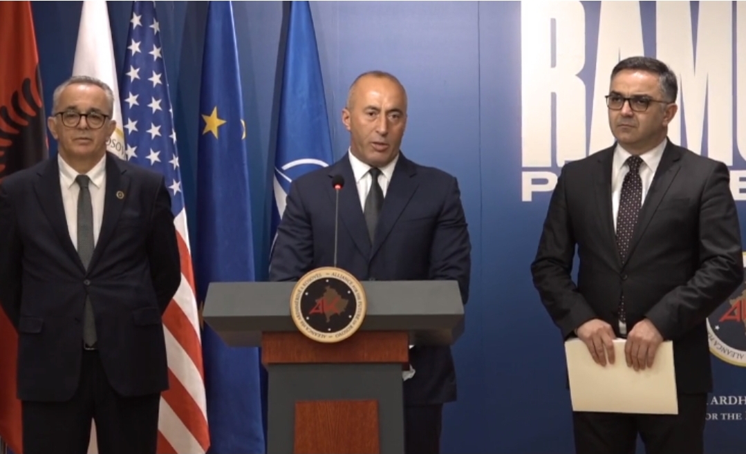 Ramush Haradinaj kërkon nga qeveria e Kosovës rikthimin e Ligjit për Paga në Kuvend