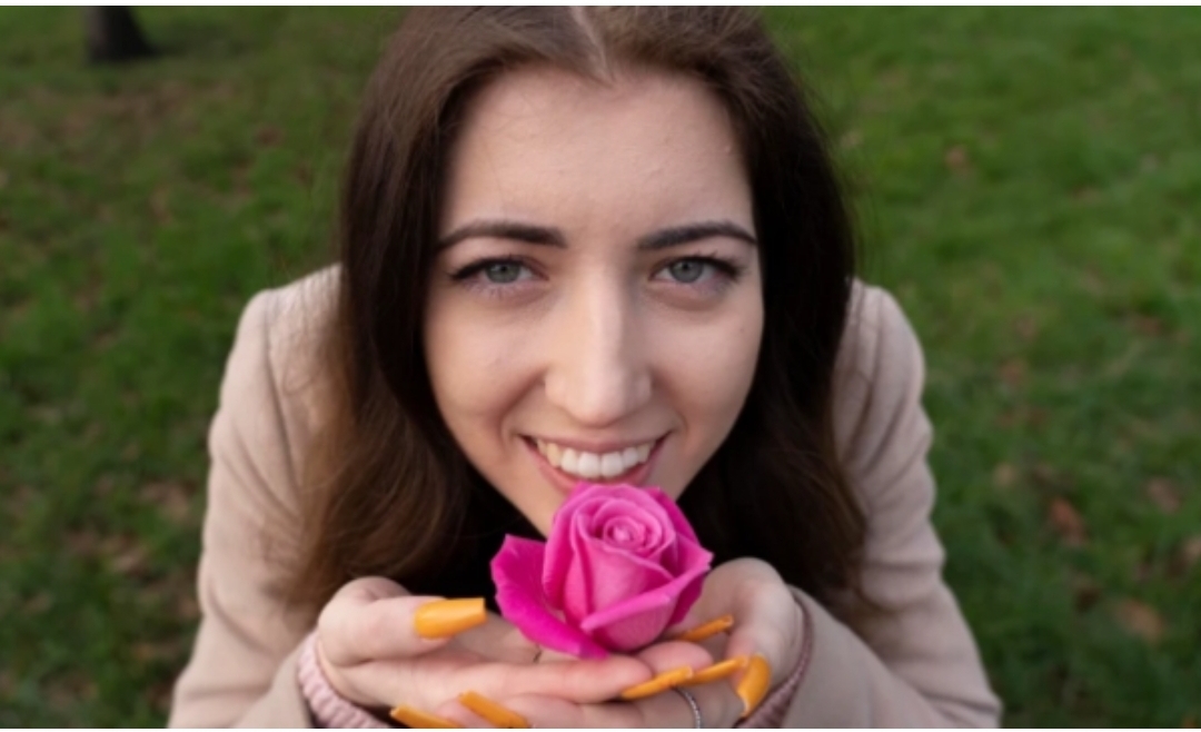 Nuk kishte nuhatje që nga fëmijëria, 25 vjeçares i ndodhi mrekullia pasi e kaloi COVID – in