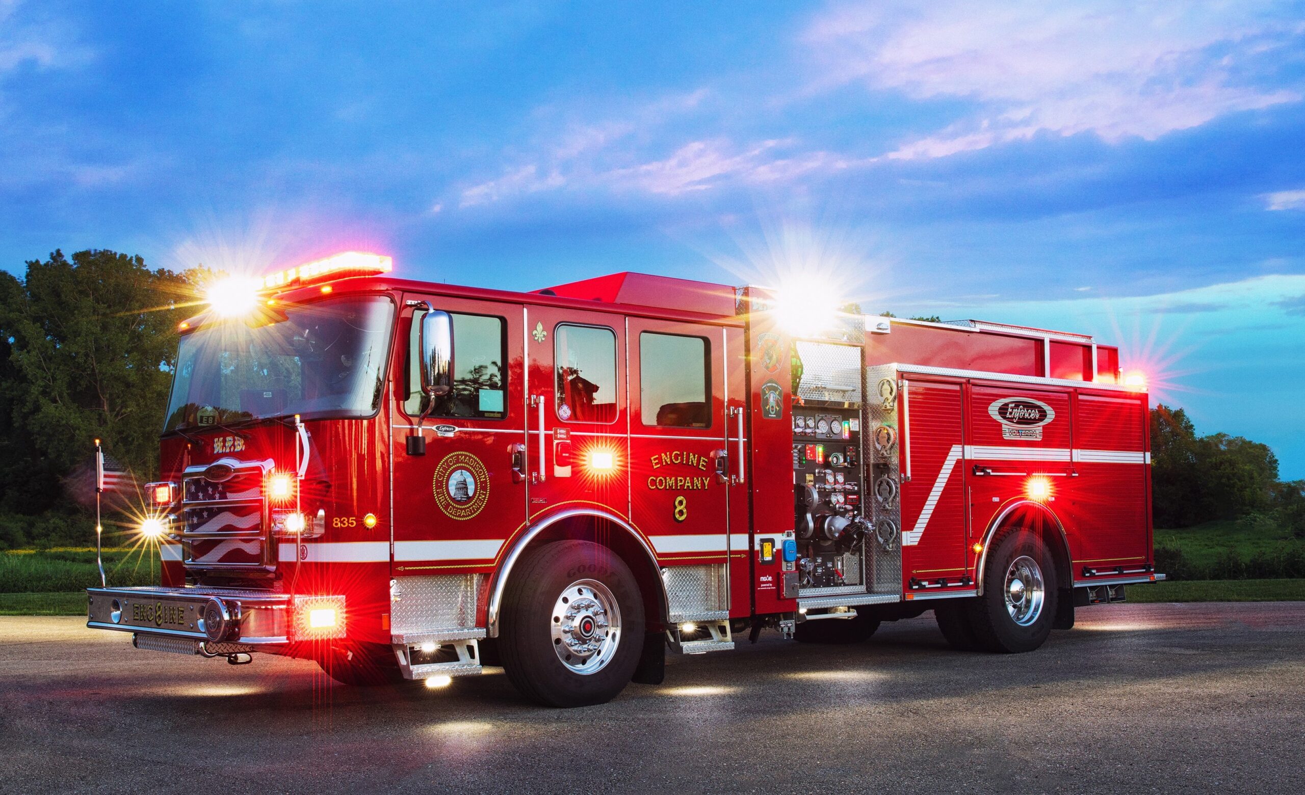 A e dini pse në kamionët e zjarrëfikseve dominon ngjyra e kuqe?