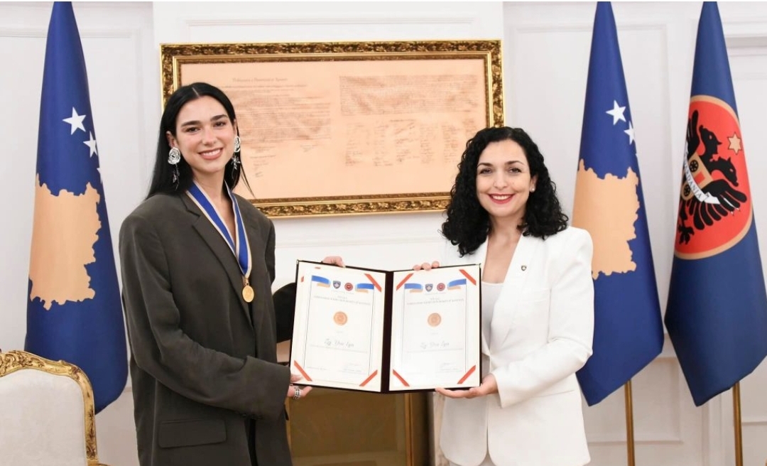 Presidentja Osmani i ndau Dua Lipës titullin Ambasadore Nderi e Republikës së Kosovës