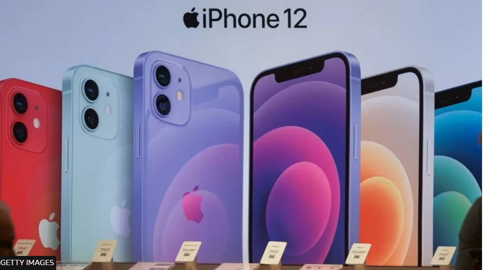 Rezultojnë të rrezikshëm, ndalohet shitja e “Iphone 12”