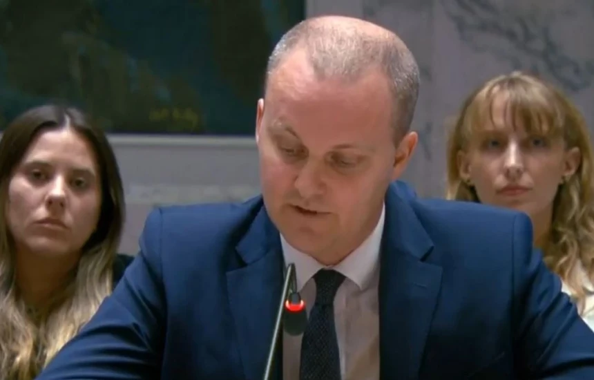 Britania jep dy porosi: Kosova të ketë parasysh vendimet e veta – Serbia të luajë rol konstruktiv