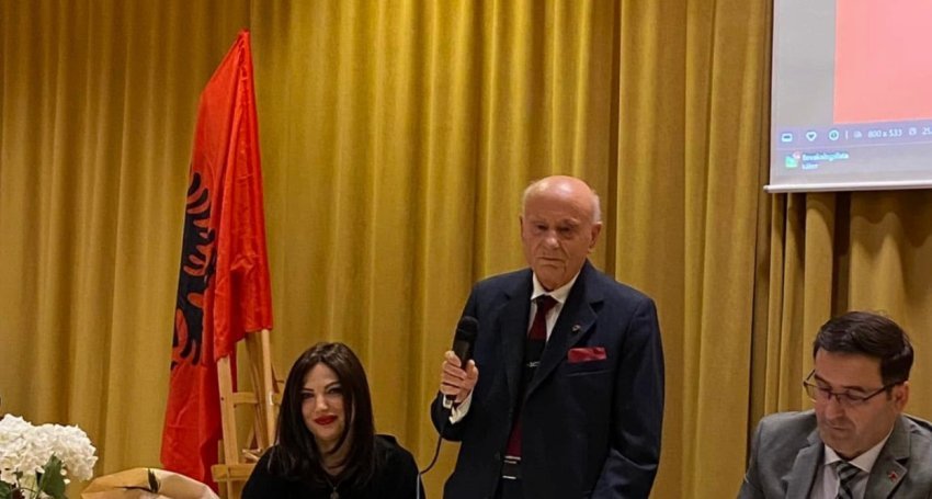 Një jetë për atdheun, larg atdheut