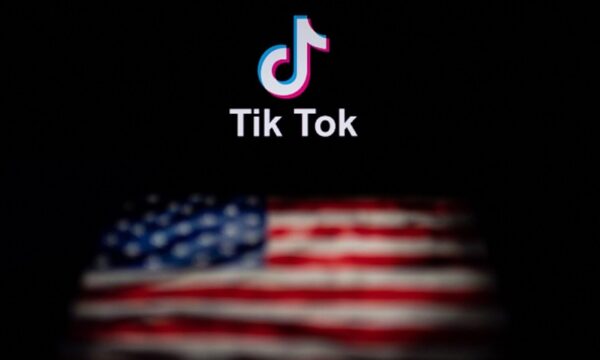 cfare-nenkupton-ndalimi-i-mundshem-i-tiktok-ut-per-konkurrencen-shba-kine