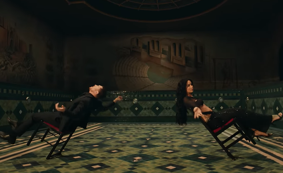 vjen-“naten”-nga-dafina-zeqiri-dhe-shpat-deda