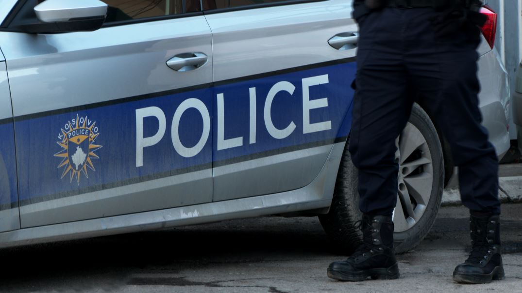 prishtine:-44-vjecari-raporton-se-e-dashura-ia-vodhi-armen-dhe-iku,-policia-gjen-nje-gezhoje-ne-banese