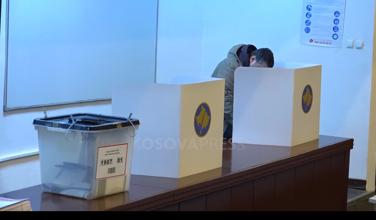 Podujevë: E fotografoi votën, sulmoi policët, u përdor edhe spreji