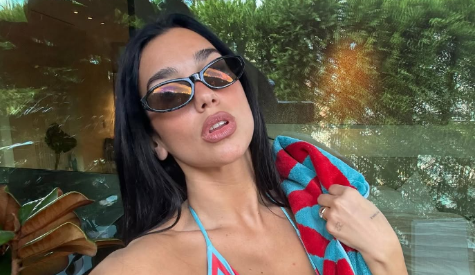 Dua Lipa e bën verë para kohe me poza me bikini