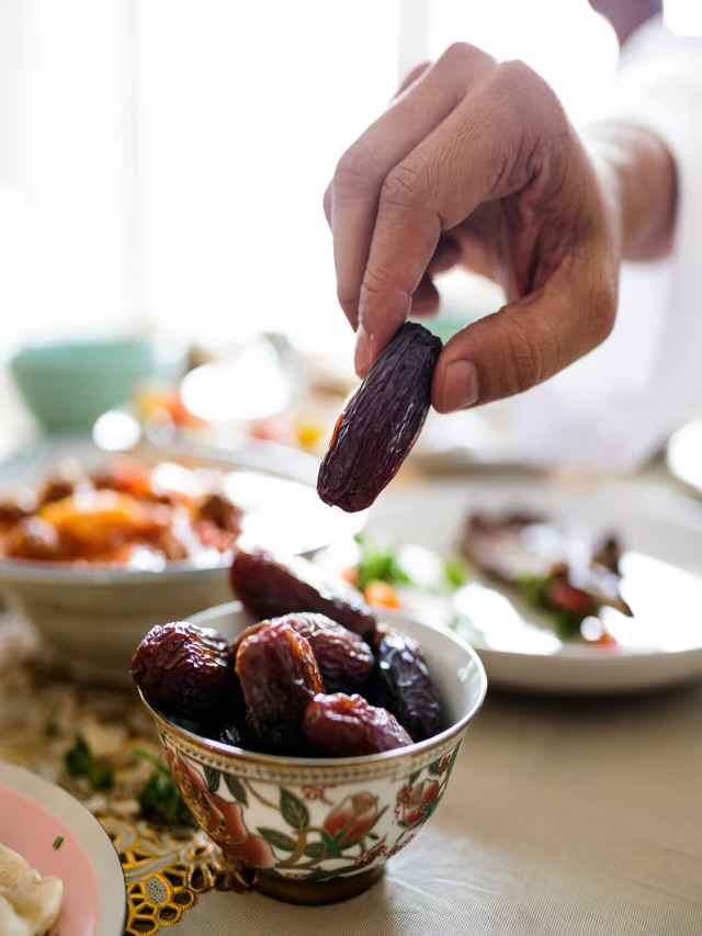 Këto janë lutjet që mund t’i thuash para iftarit.