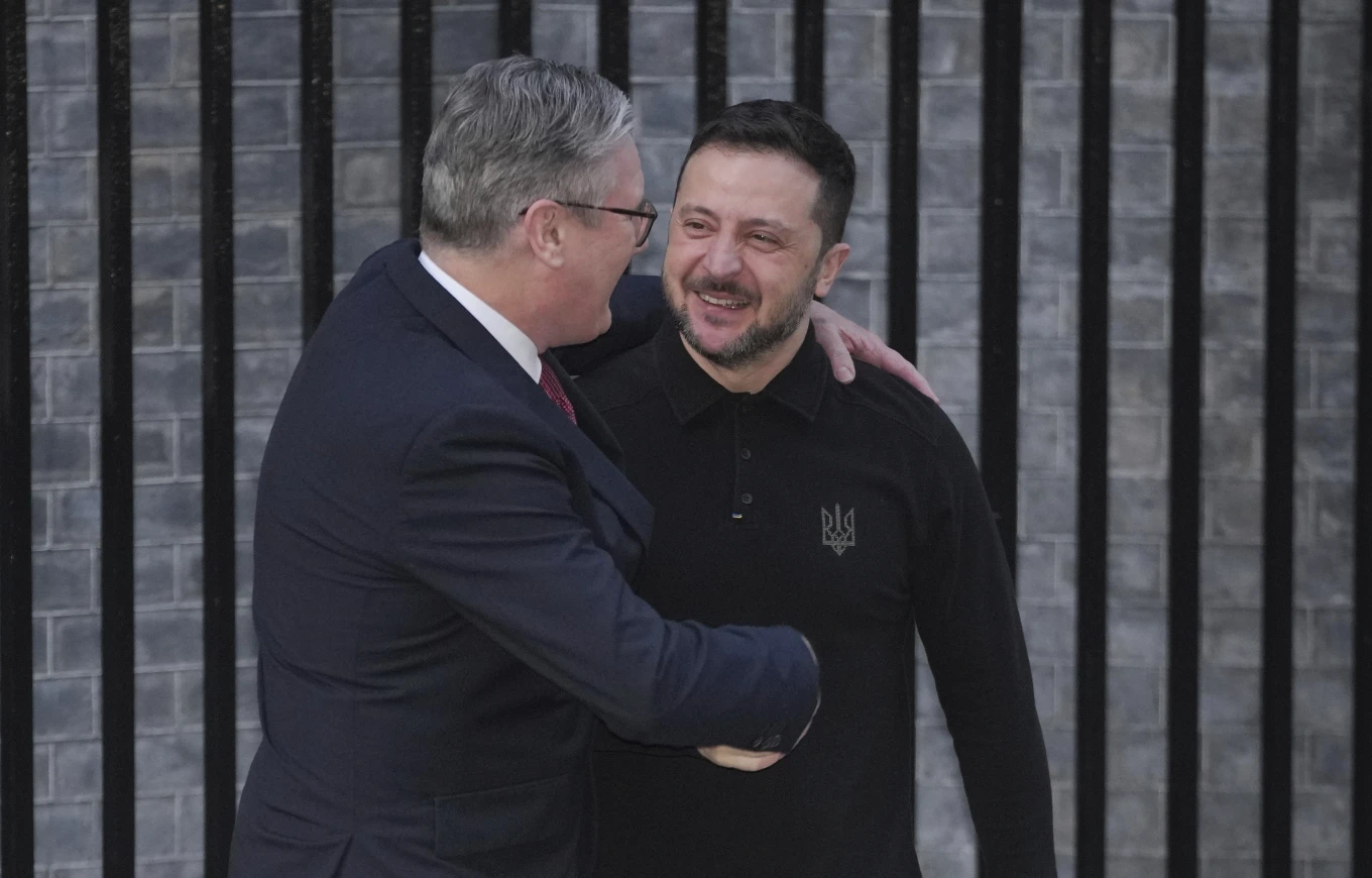 Kryeministri britanik e mirëpret ngrohtësisht Zelenskyn