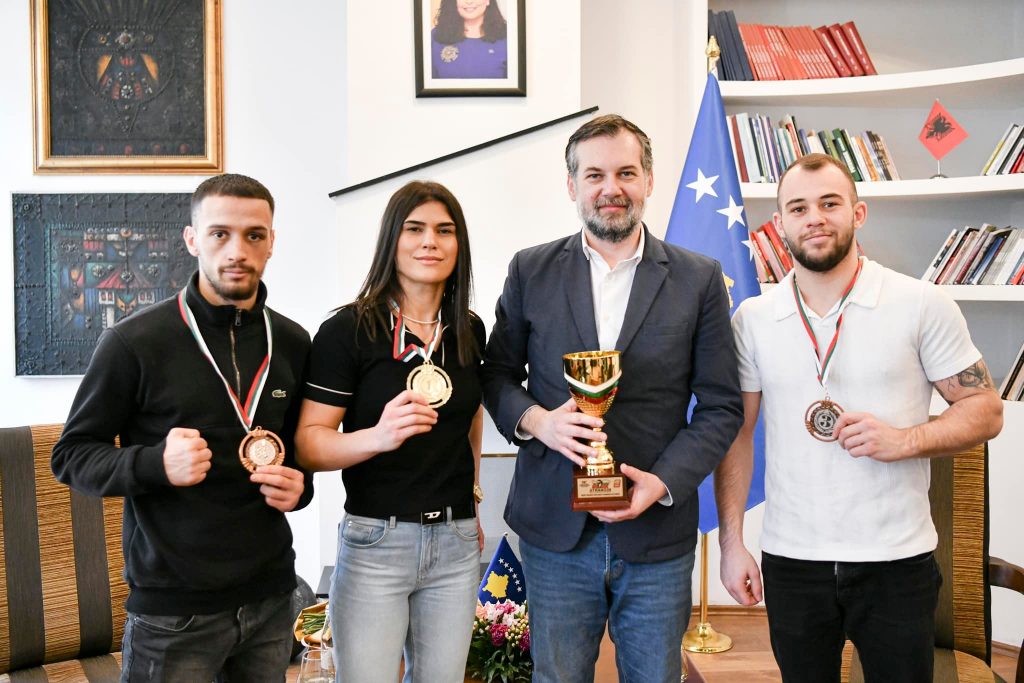“Kosova Shkëlqen në Boksin Botëror: Pas 48 Vitesh, Medalje në Turneun Prestigjioz ‘Strandja’!”