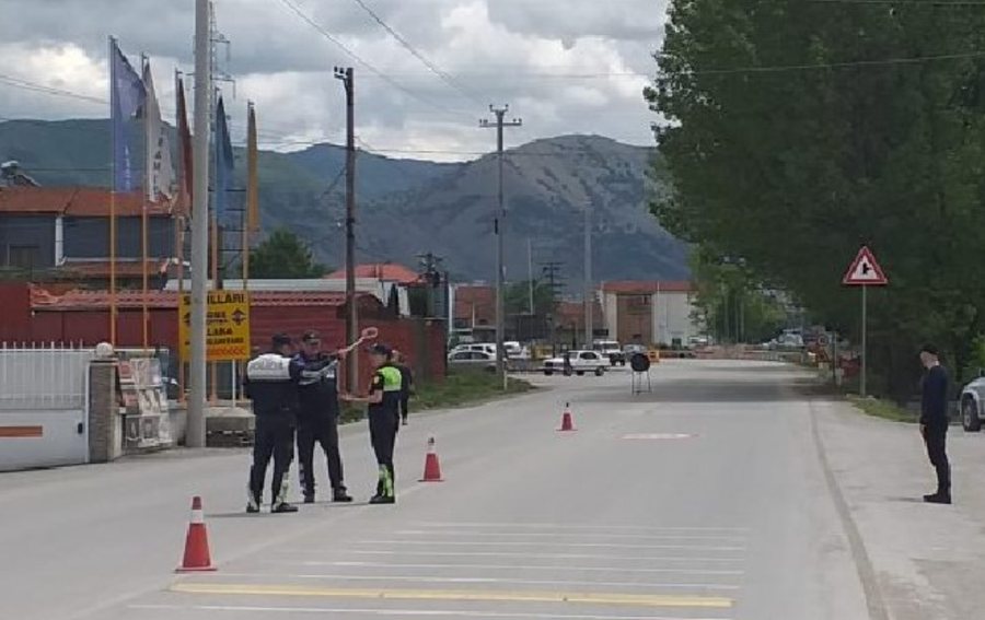 Shqipëri: Polici përplas me makinë një person, largohet menjëherë nga vendngjarja