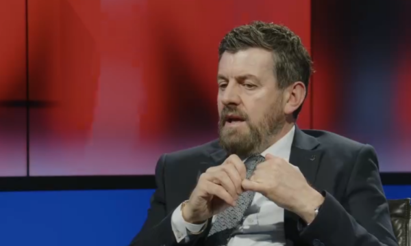 Dërgimi i Kurtit në Prokurori pa e prangosur, avokati kosovar flet për një prej rrugëve që mund të ndiqet