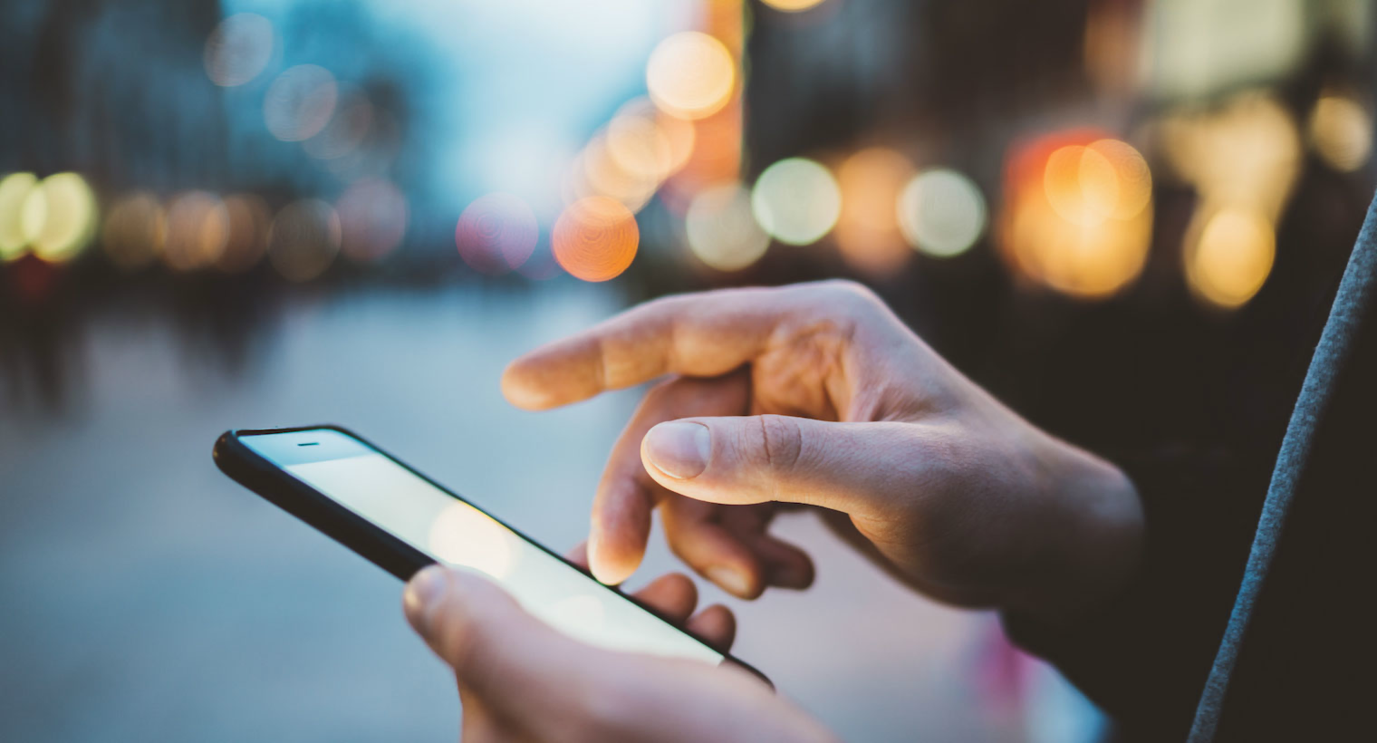 Nëse e praktikoni këtë zakon çdo ditë, jeni të varur nga teknologjia