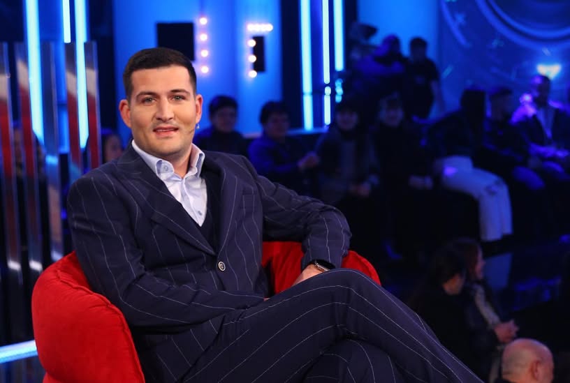 arber-hajdari-flet-pas-mbarimit-te-bbv,-zbulon-emrin-e-banores-qe-ka-telefonuar