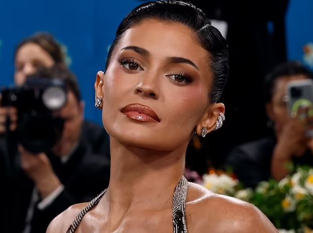 Kylie Jenner tregon se kishte dhimbje të forta nga takat në Met Gala