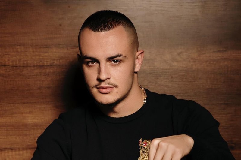 Don Xhoni sqaron rastin me armën e gjetur në veturë – “Nuk ka qenë e imja, gjithçka u sqarua në Polici”