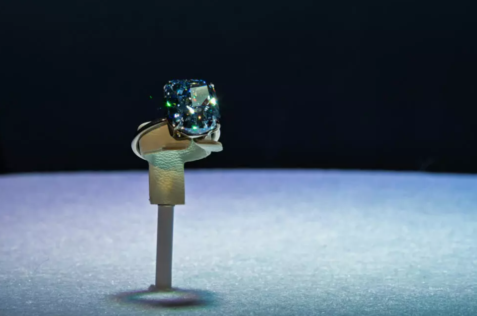 nje-diamant-blu-shitet-ne-ankand-per-gati-20-milione-euro