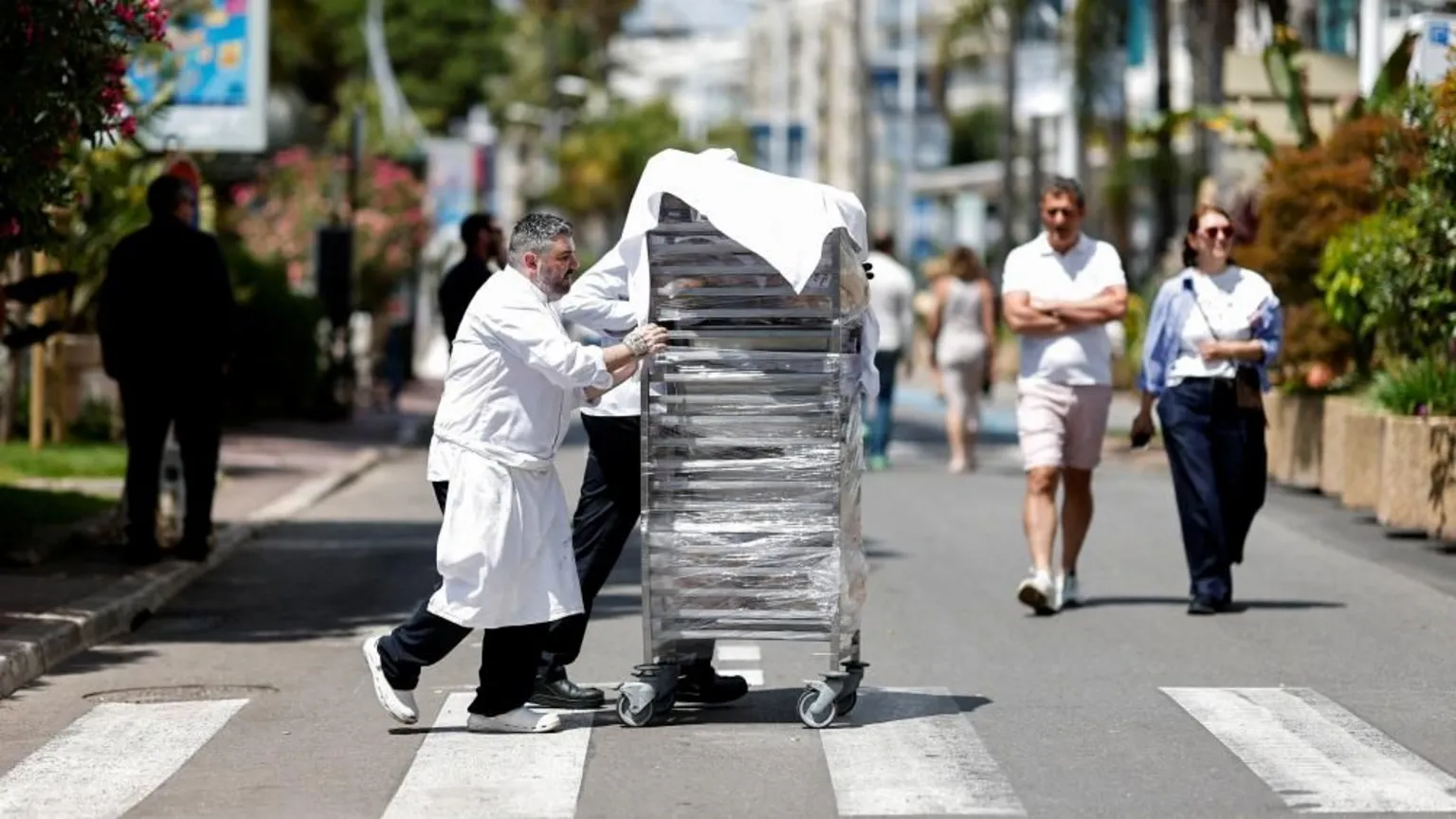 dyshohet-per-sabotim,-nderprerja-e-energjise-elektrike-godet-festivalin-‘cannes’