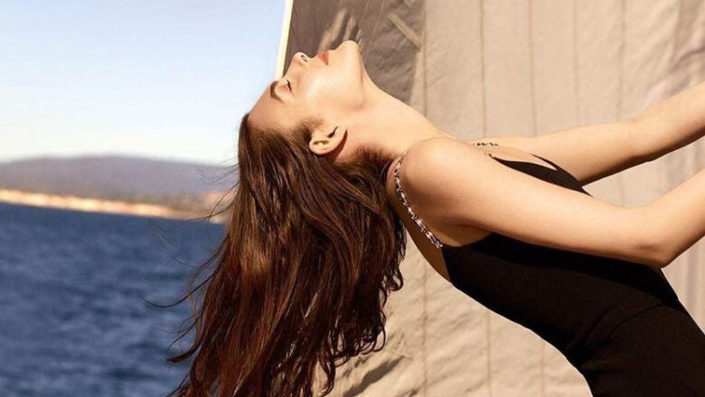 Rritja e flokëve pa kimikate: Katër vajrat natyralë më efektivë për forcim dhe rigjenerim