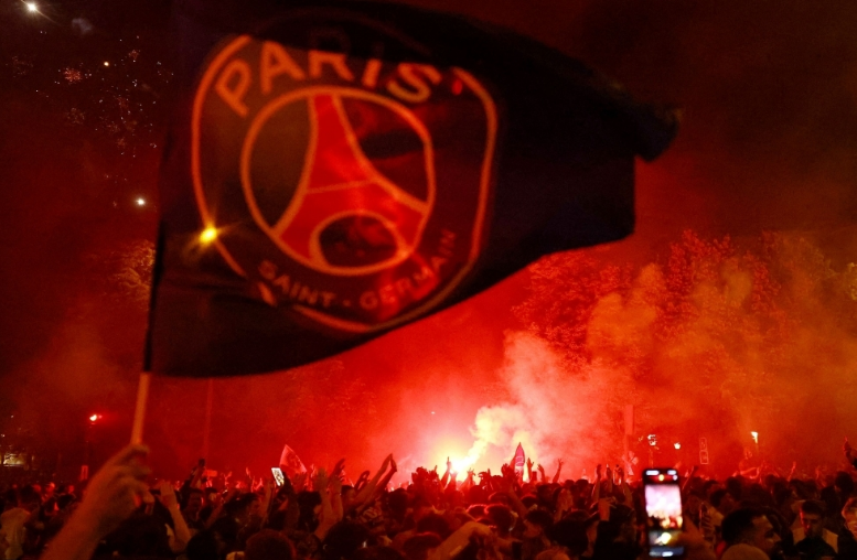 dy-te-vdekur-dhe-559-te-arrestuar-pas-festimeve-te-psg-se-ne-france