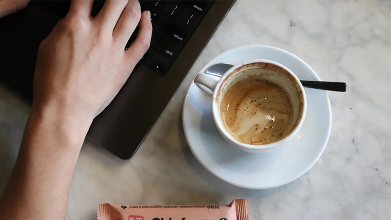 Çfarë i bëjnë trupit kafeja 2në1 dhe 3në1: Pankreasi dhe mëlçia në rrezik – sheqeri rritet ndjeshëm