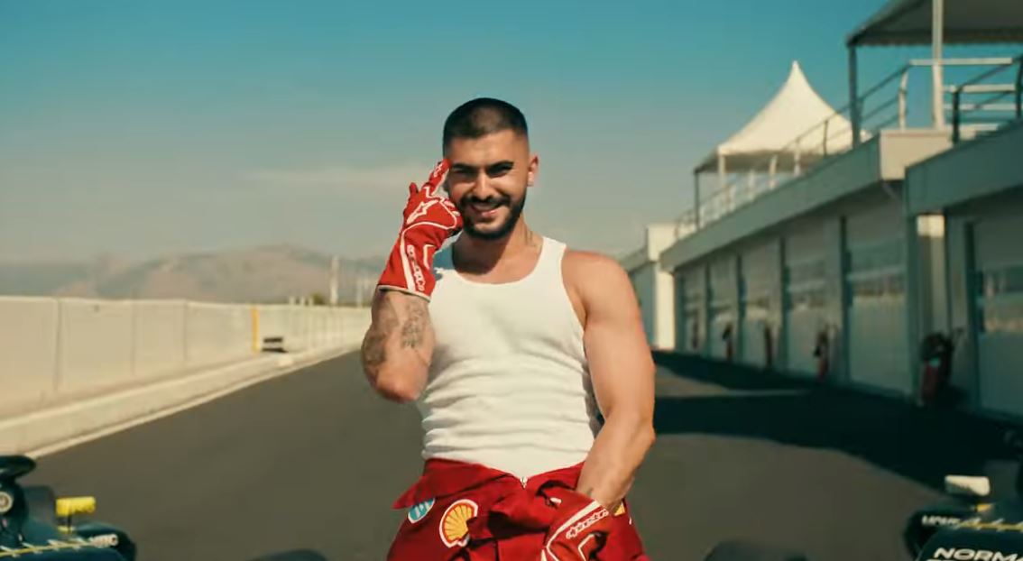 butrint-imeri-publikon-kengen-e-re-“harrom”