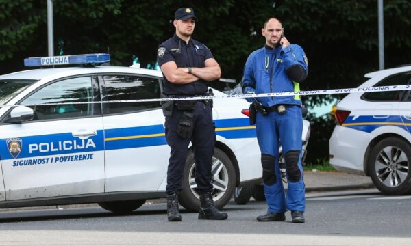 Një maroken ia përplas kokën për muri polices në Zagreb