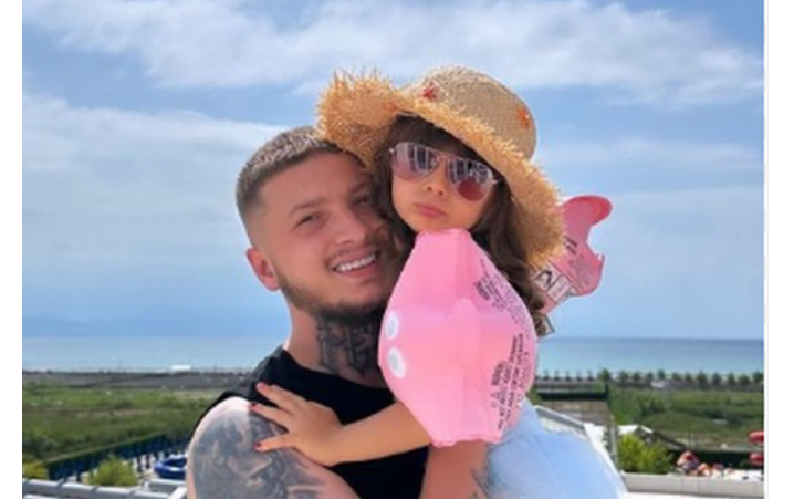 fero-i-merzitur-per-ninen:-ndoshta-ka-harruar-se-kush-eshte-babai-i-saj…