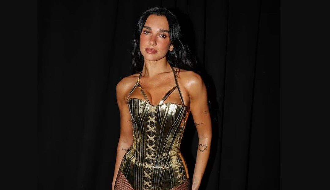 dua-lipa-ndez-skenen-me-nje-korset-metalik-ne-te-arte-teksa-nis-turneun-ne-kanada-radical-optimism-tour