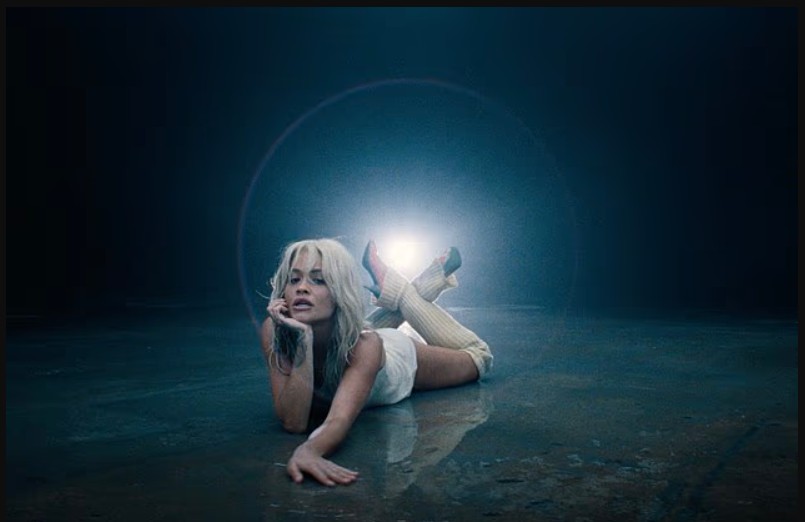 rita-ora-lavdohet-per-paraqitjen-ne-klipin-e-ri-“all-natural”