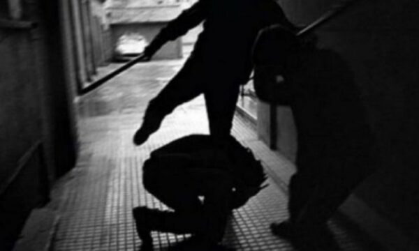 Rrahje brutale mes nxënësve në Malishevë – njëri përfundon në spital pas goditjes në kokë
