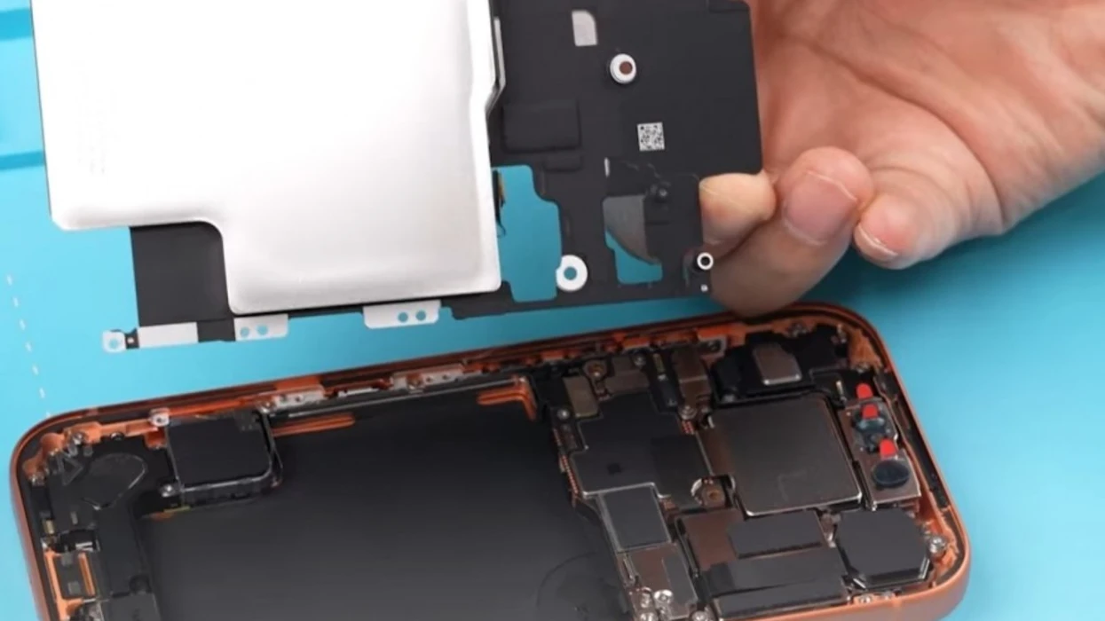 hap-pas-hapi-–-cmontimi-i-iphone-17-pro-zbulon-‘te-fshehtat-e-brendshme-te-pajisjes’