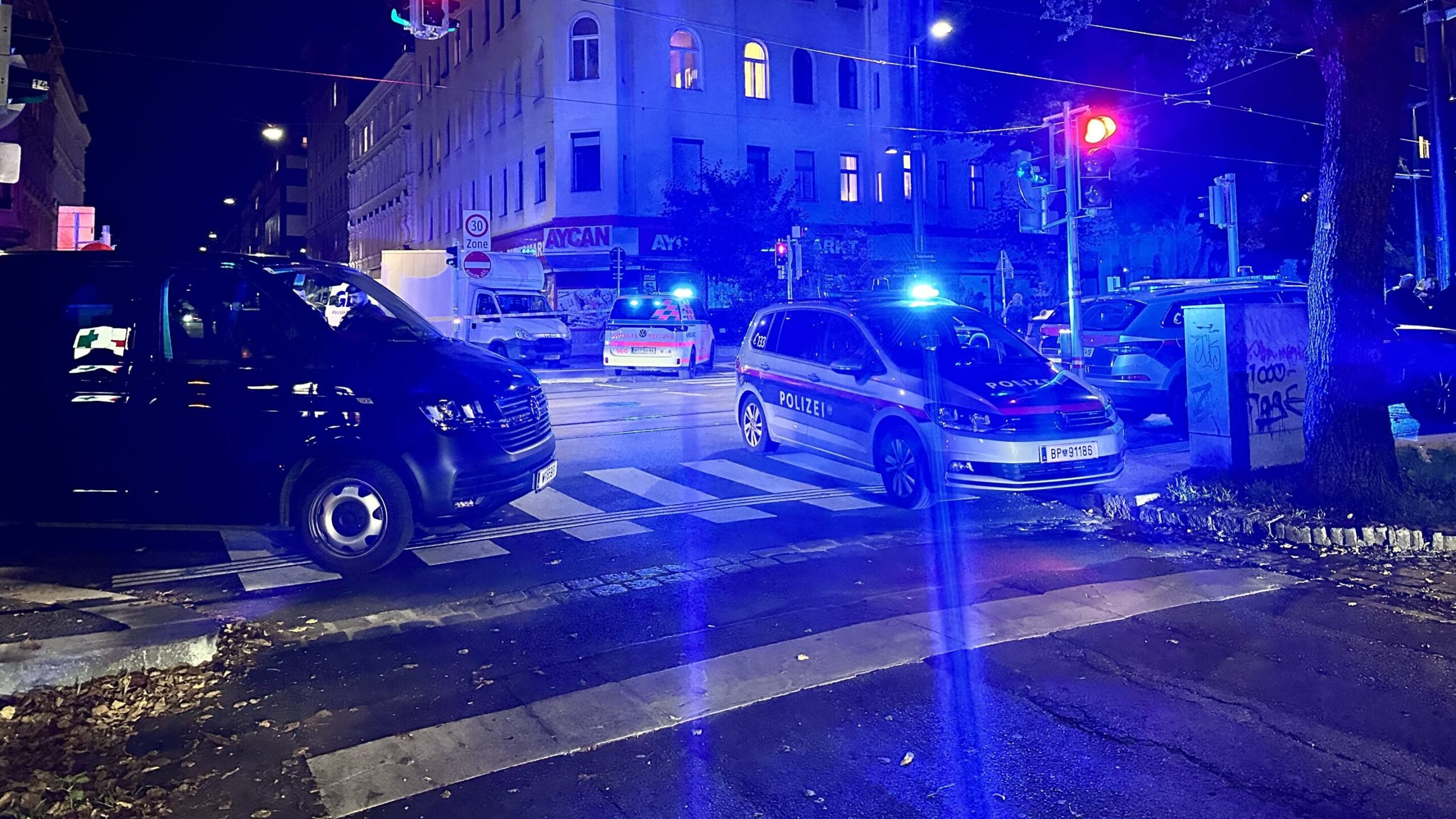 Tragjike në Austri: Një serb vret gruan, plagos vajzën dhe partnerin e saj, më pas kryen vetëvrasje